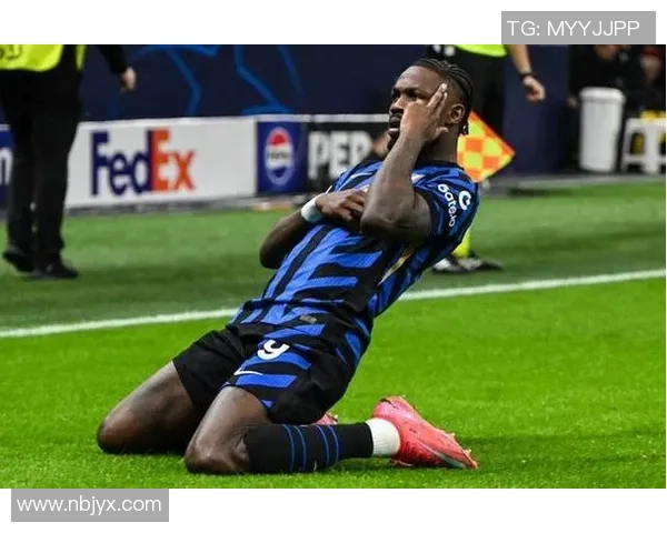 图拉姆31球超德约卡夫,国米新王加冕!蓝黑锋线传奇永载史册 图拉姆31球超德约卡夫,国米新王加冕!蓝黑锋线传奇永载史册